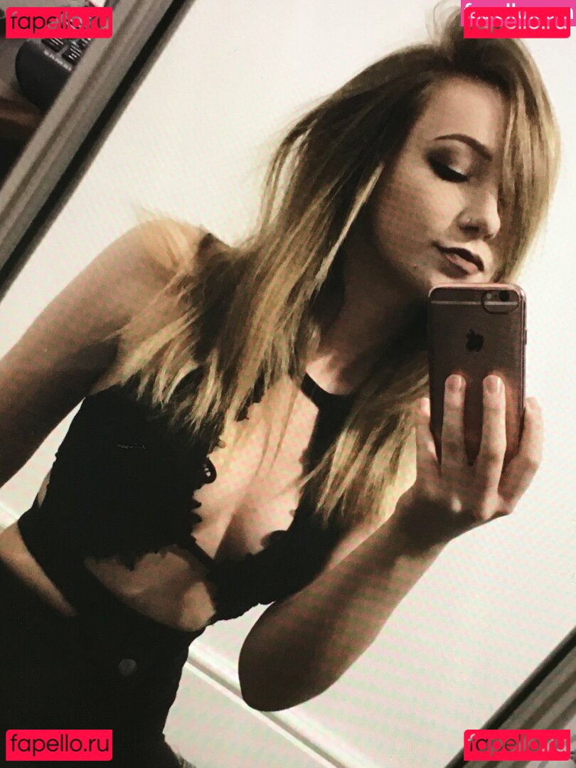 xroox Nude Onlyfans Photo 19