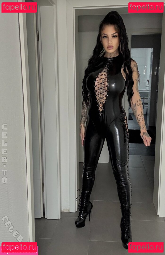 Phina Offizial Nude Onlyfans Photo 20