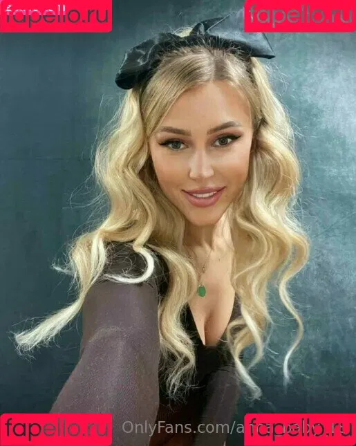 anna_baby_18 Onlyfans Photo Gallery 