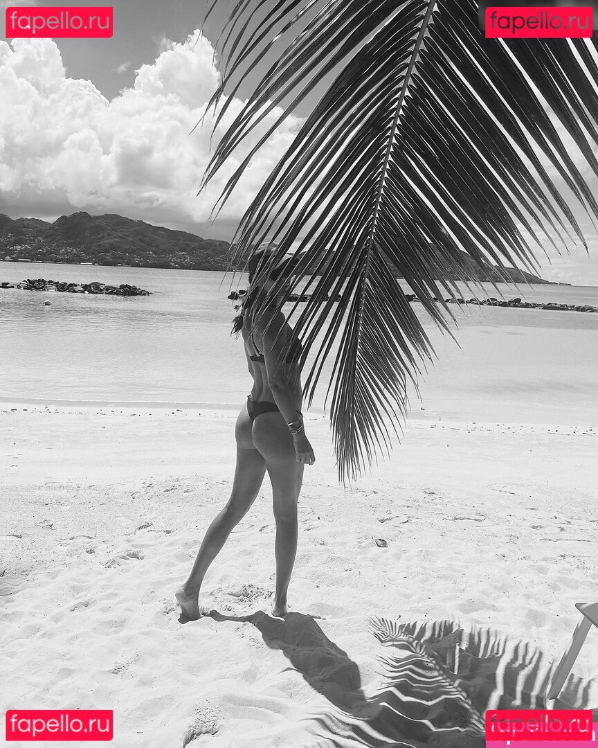 Lilli Hollunder Nude Onlyfans Photo 18
