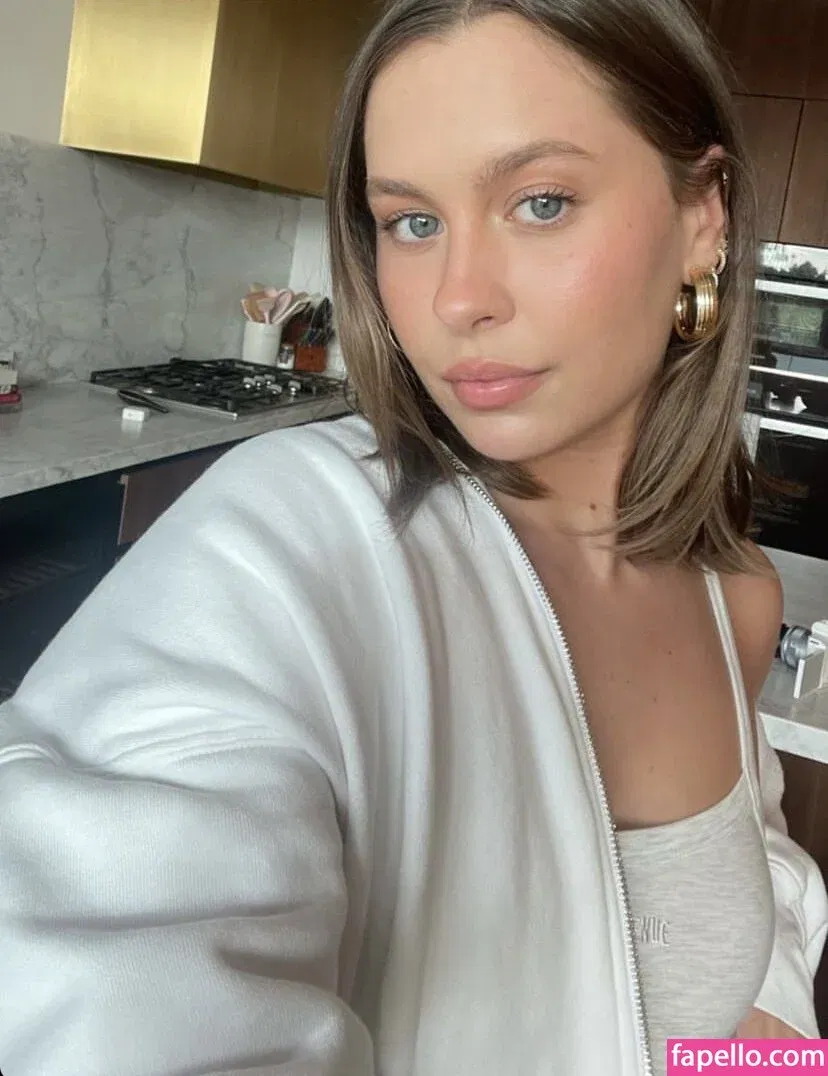 Natasha Bure Onlyfans Photo Gallery 