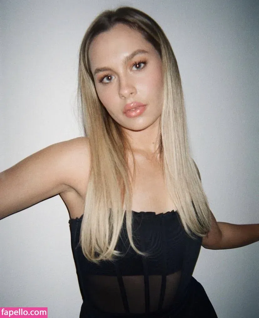 Natasha Bure Onlyfans Photo Gallery 