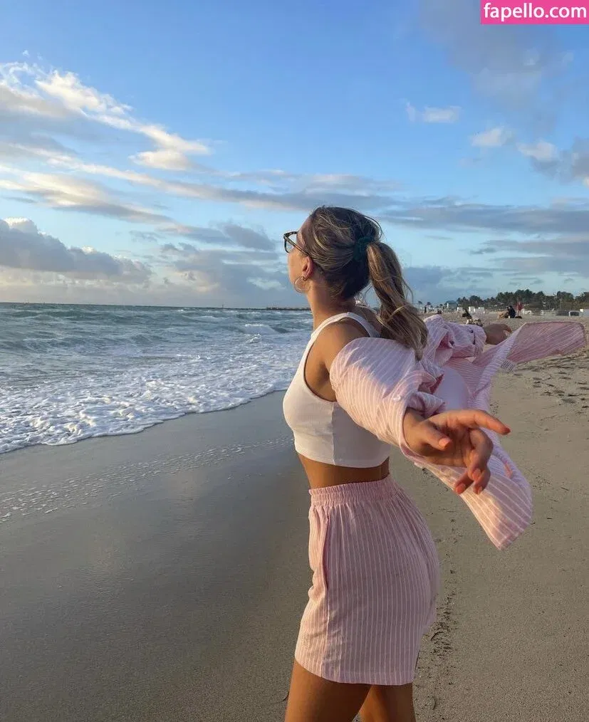 Natasha Bure Onlyfans Photo Gallery 