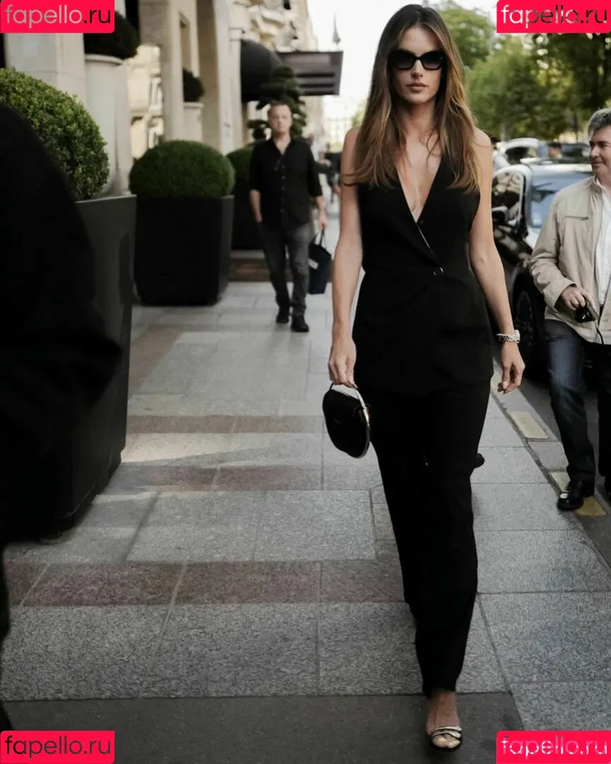 Alessandra Ambrosio Onlyfans Photo Gallery 