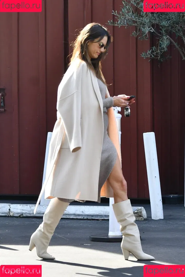 Alessandra Ambrosio Onlyfans Photo Gallery 