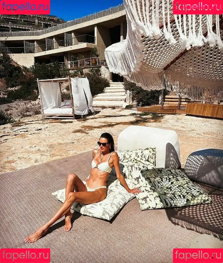 Alessandra Ambrosio Onlyfans Photo Gallery 