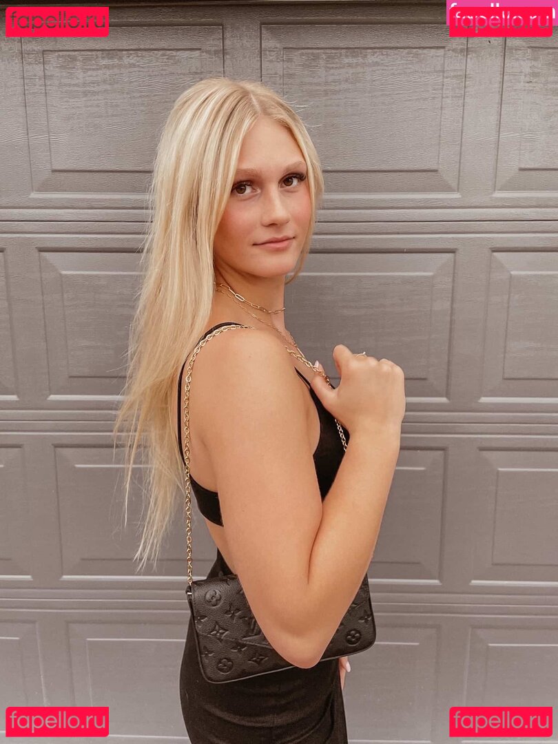 Ellie Lienemann Nude Onlyfans Photo 36