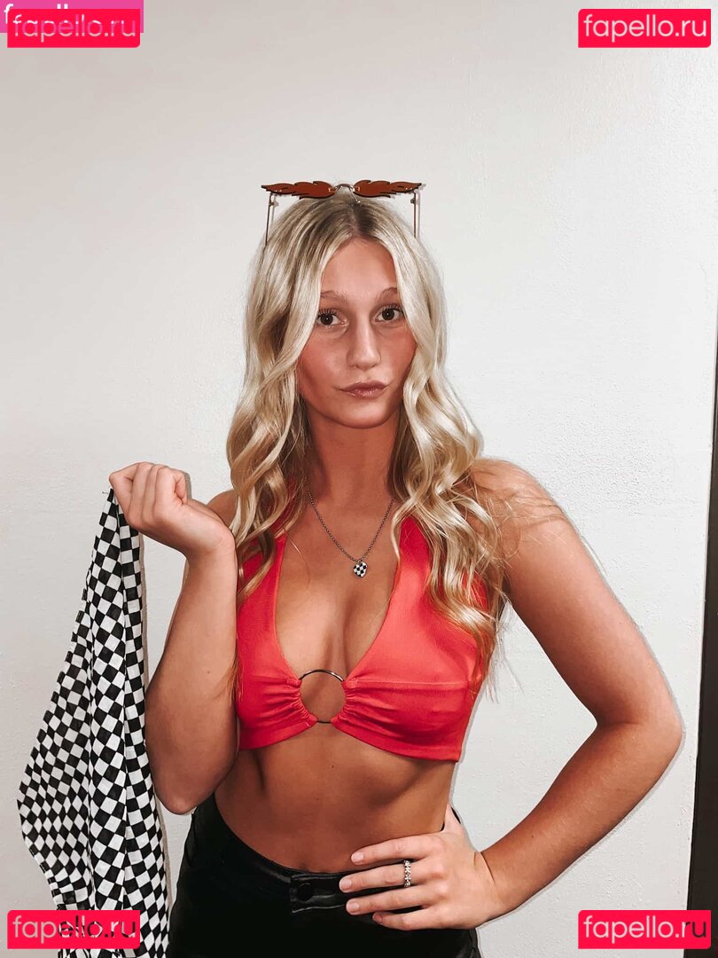 Ellie Lienemann Nude Onlyfans Photo 28