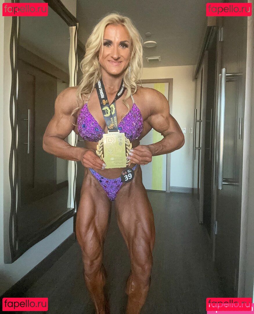 Lenka Feren?uková Nude Onlyfans Photo 25