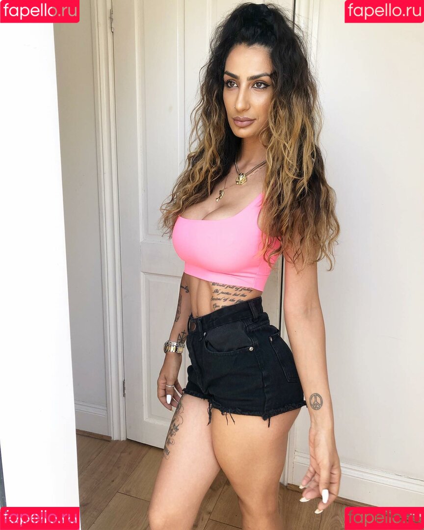 Payvand Mesbah Onlyfans Photo Gallery 