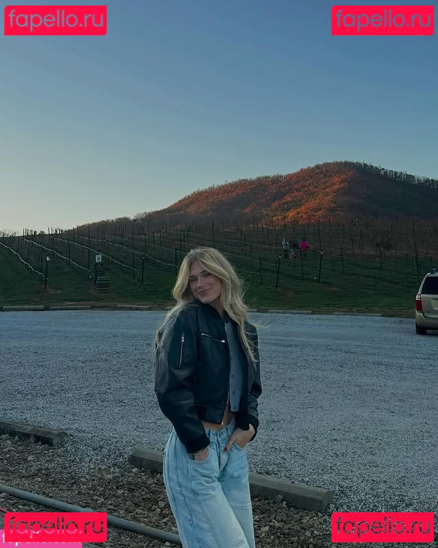 Lauren Bennett Nude Onlyfans Photo 22