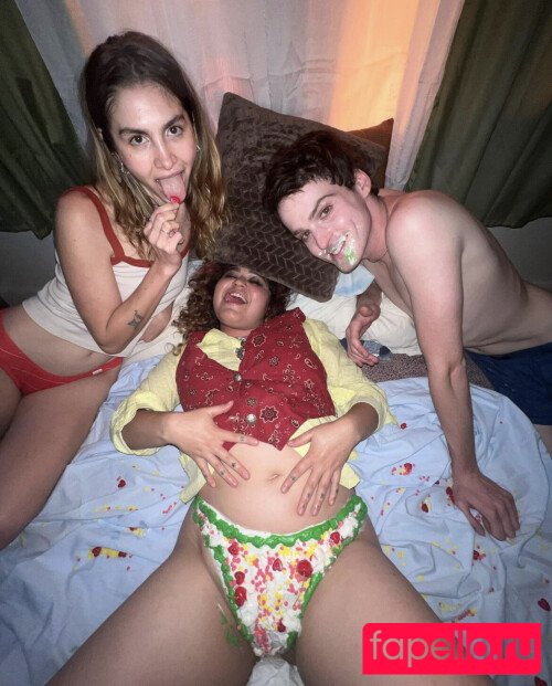 Remi Wolf Nude Onlyfans Photo 22
