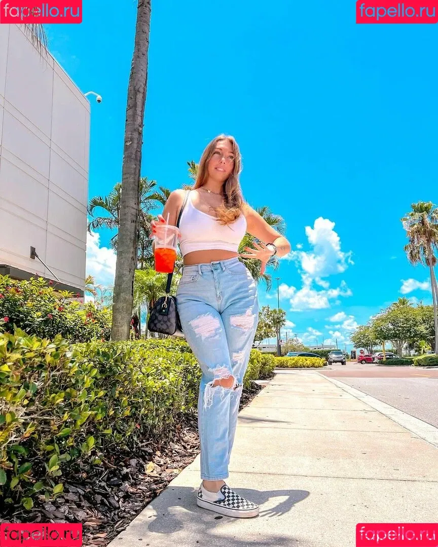 Makenna Adams Onlyfans Photo Gallery 