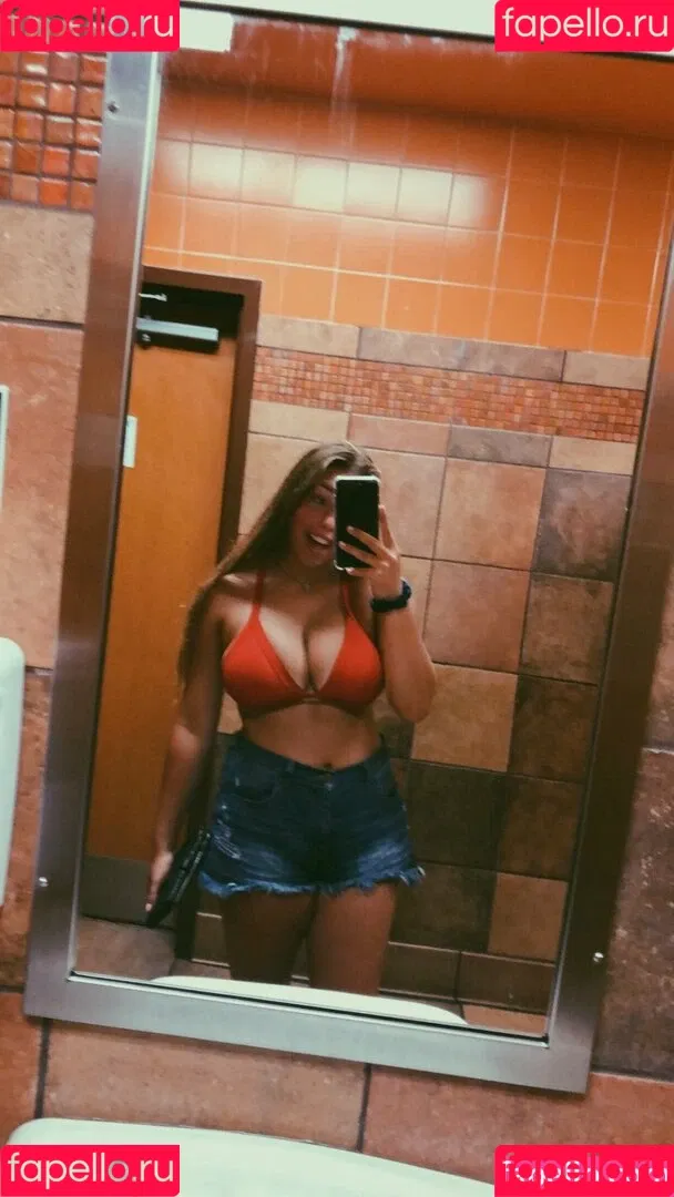 Makenna Adams Onlyfans Photo Gallery 