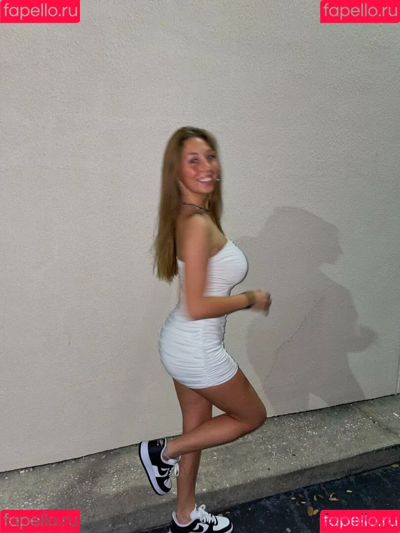 Makenna Adams Onlyfans Photo Gallery 