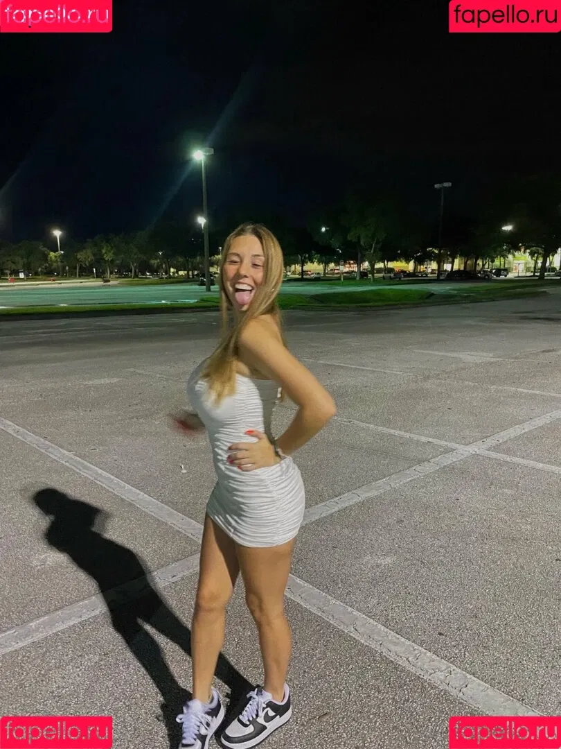 Makenna Adams Onlyfans Photo Gallery 