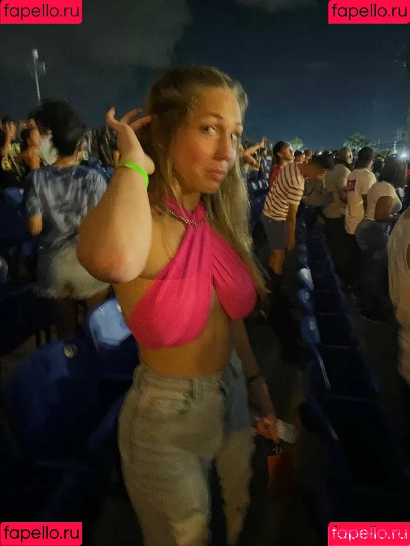 Makenna Adams Onlyfans Photo Gallery 