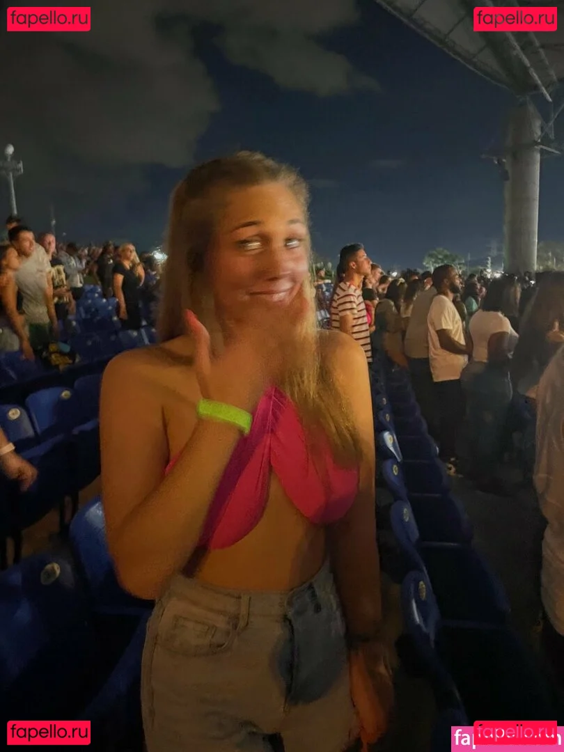 Makenna Adams Onlyfans Photo Gallery 