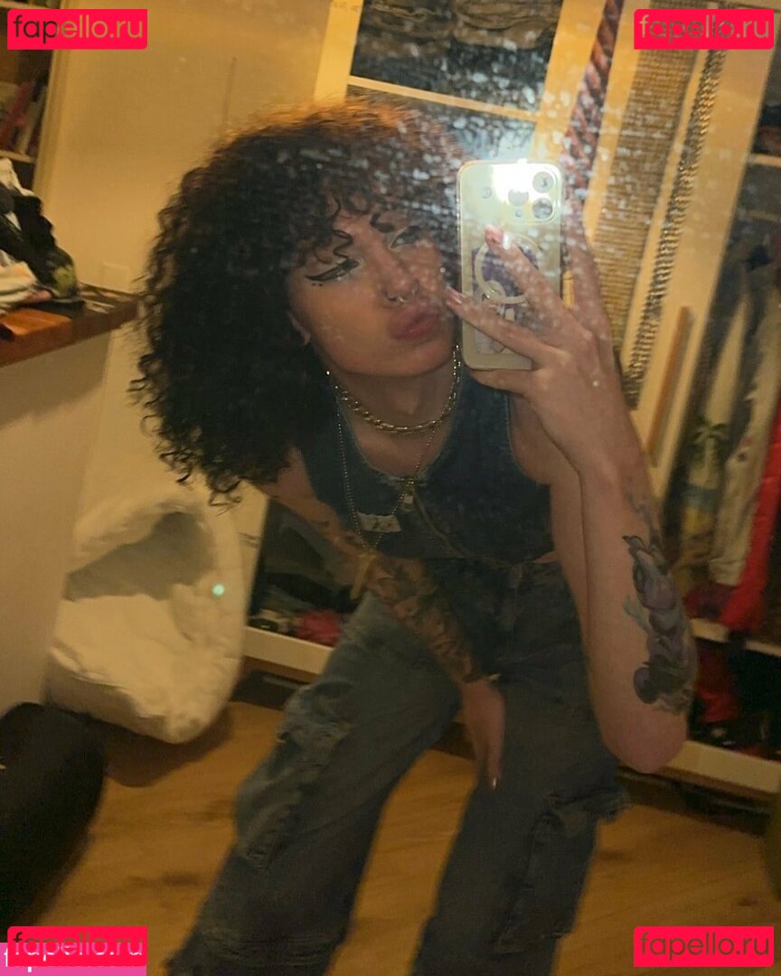 zoelagoblina Nude Onlyfans Photo 10