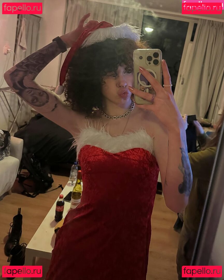 zoelagoblina Nude Onlyfans Photo 6