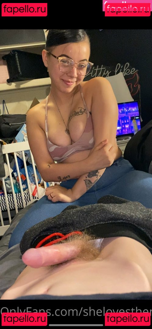 Long Neck Nude Onlyfans Photo 44