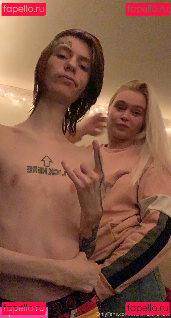 Long Neck Nude Onlyfans Photo 22