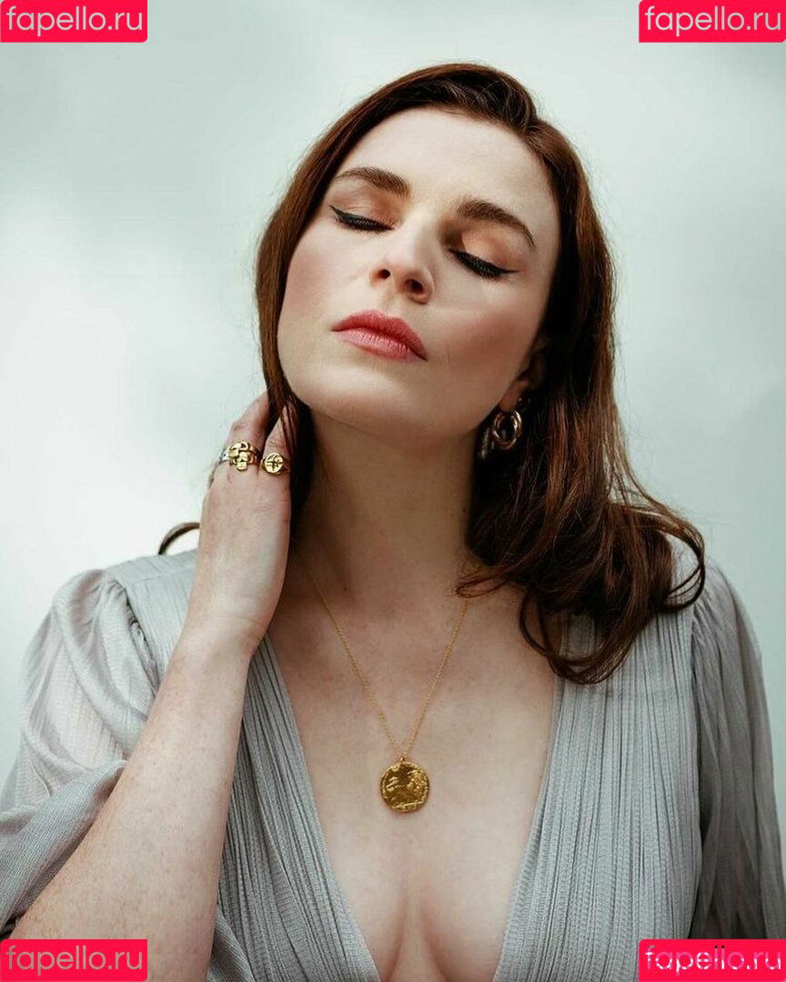 Aisling Bea Onlyfans Photo Gallery 