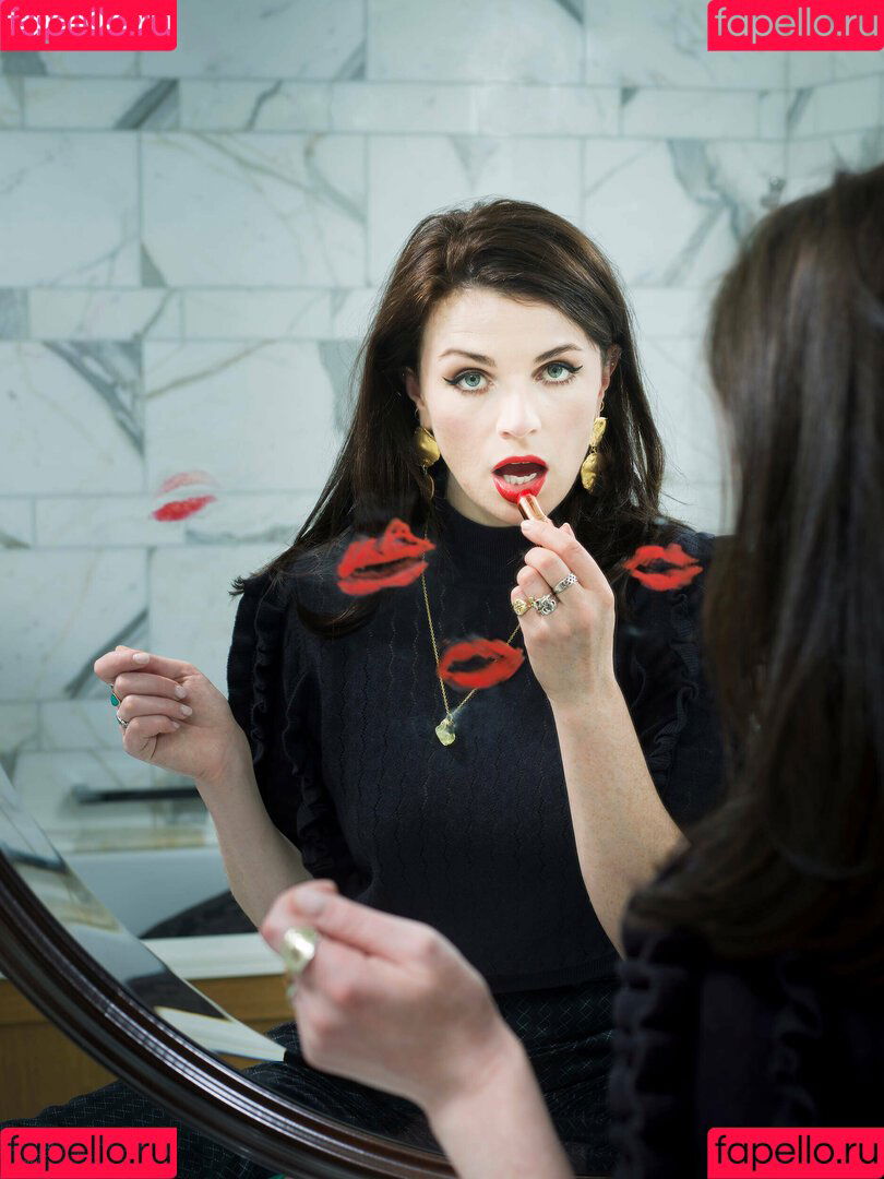 Aisling Bea Onlyfans Photo Gallery 