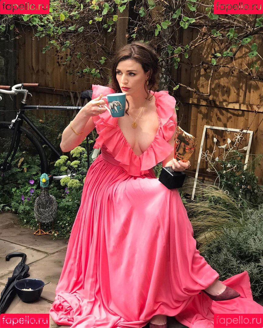 Aisling Bea Onlyfans Photo Gallery 