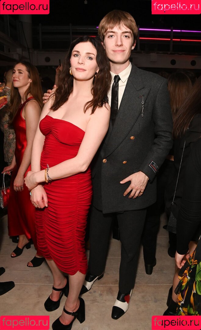 Aisling Bea Onlyfans Photo Gallery 