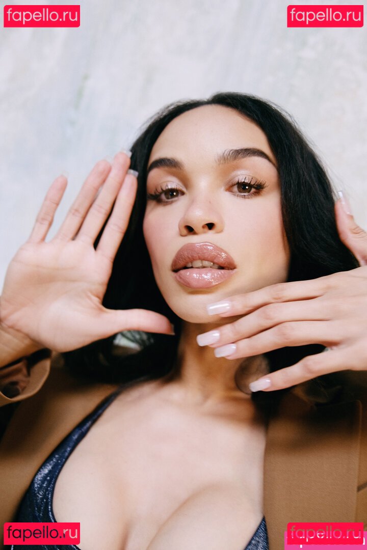 Cleopatra Coleman Nude Onlyfans Photo 19