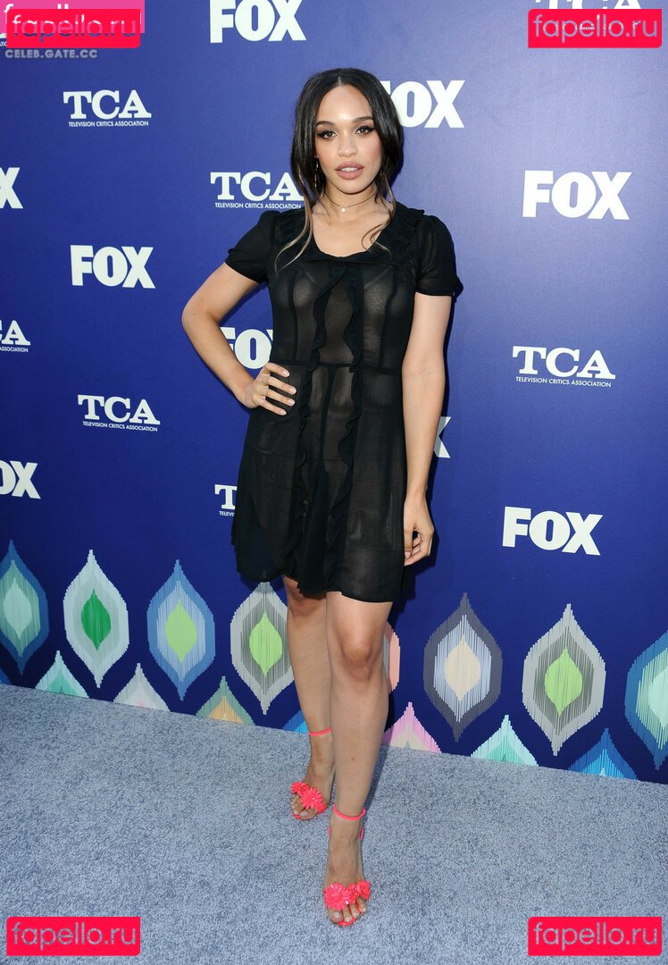 Cleopatra Coleman Nude Onlyfans Photo 11