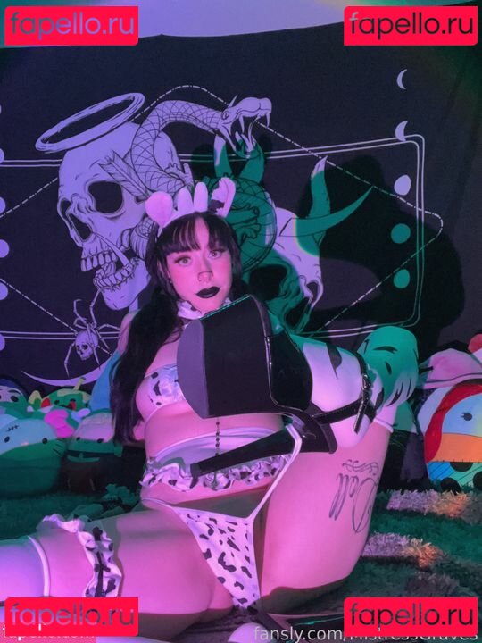 MistressGraves Nude Onlyfans Photo 19