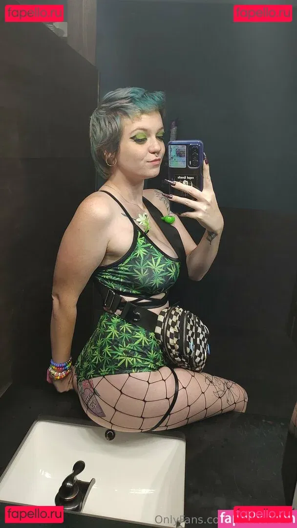 raemay420 Onlyfans Photo Gallery 