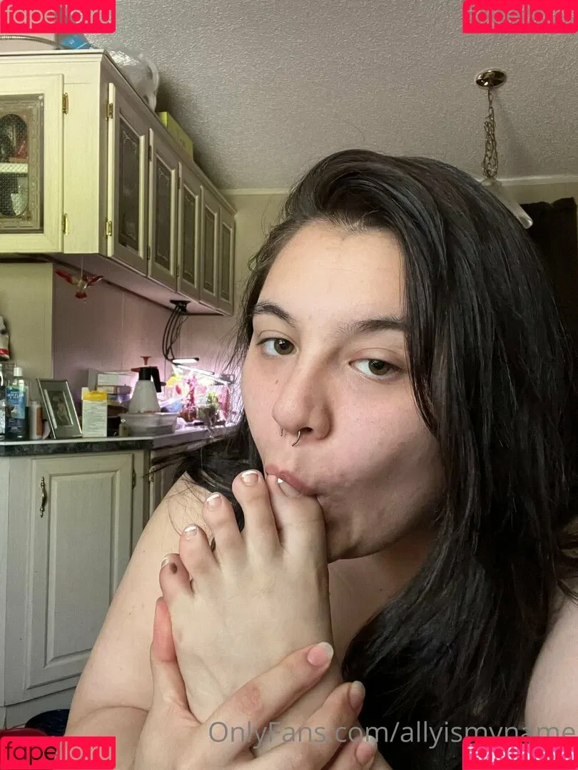 allyismyname Onlyfans Photo Gallery 