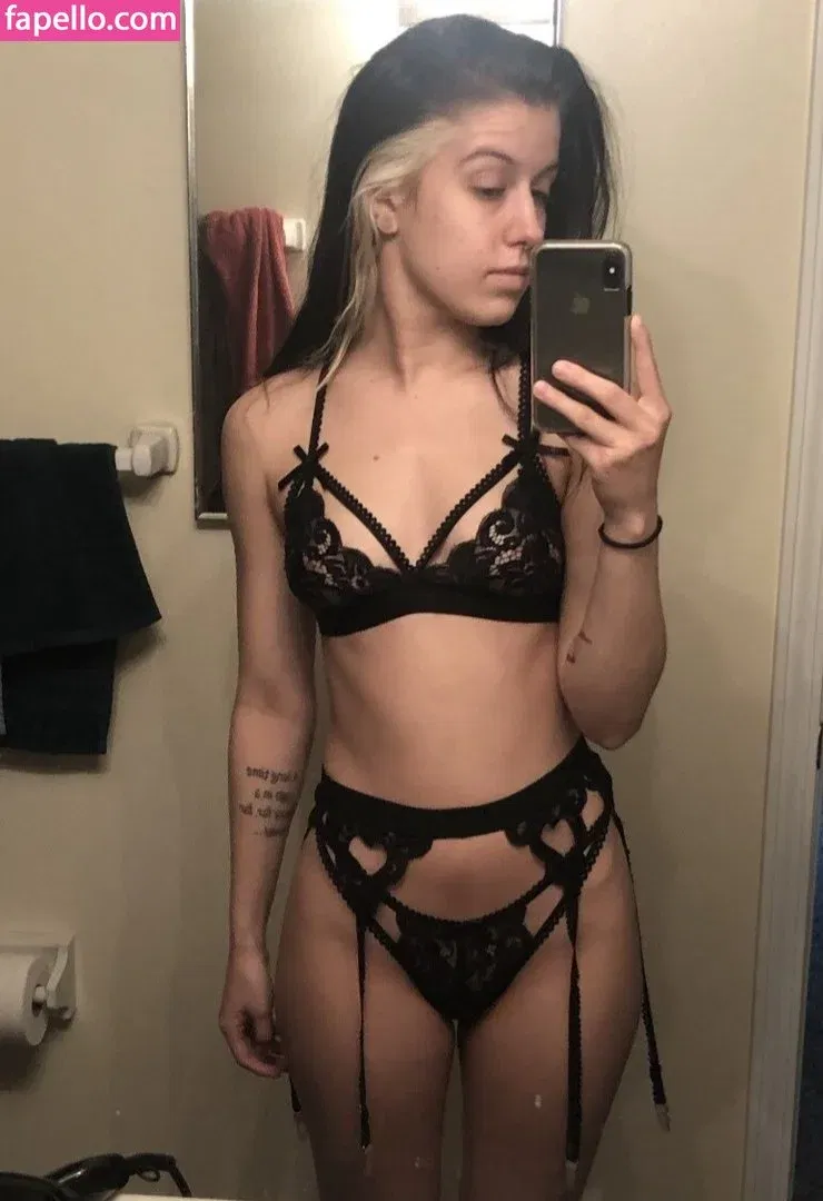 Hawlee Cromwell Onlyfans Photo Gallery 