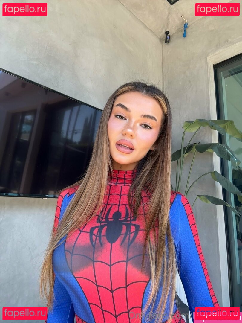 lunaxelliee Nude Onlyfans Photo 9