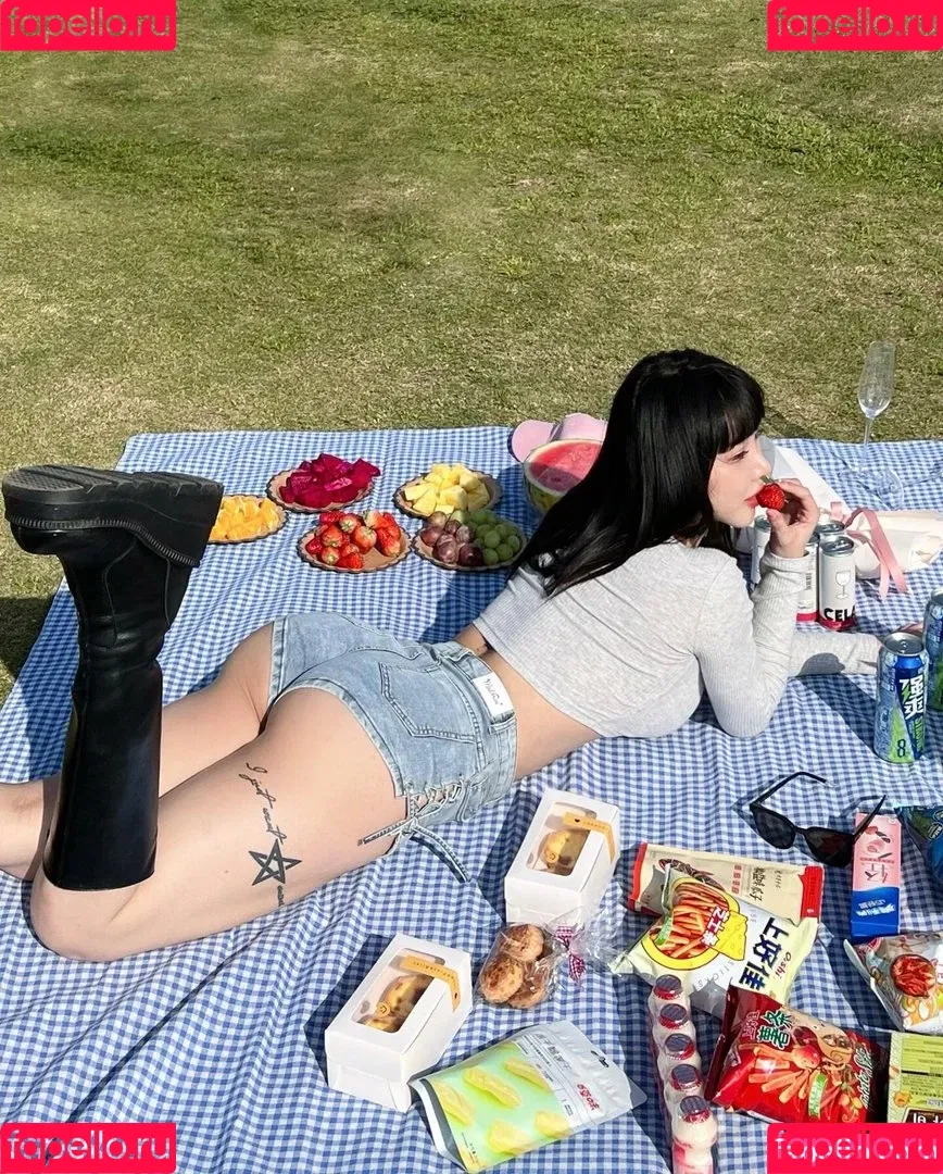Hitomi Songyuxin Onlyfans Photo Gallery 