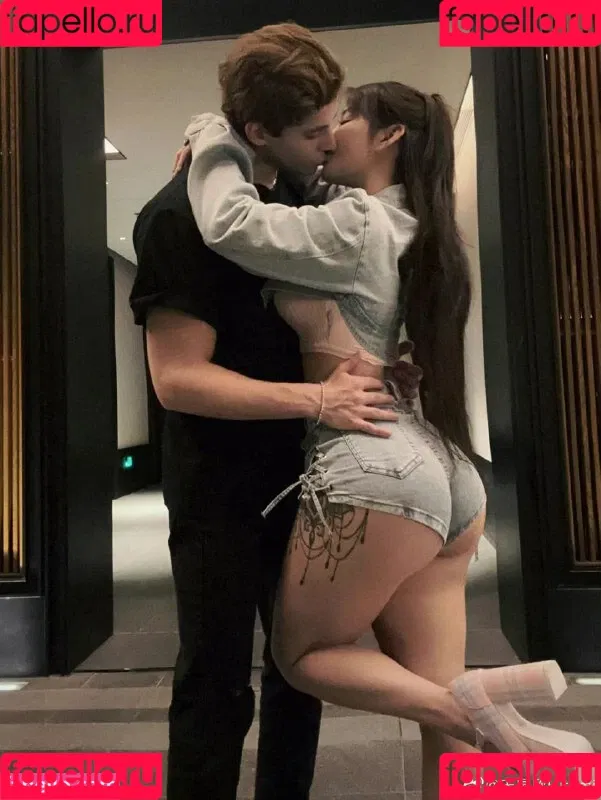 Hitomi Songyuxin Onlyfans Photo Gallery 