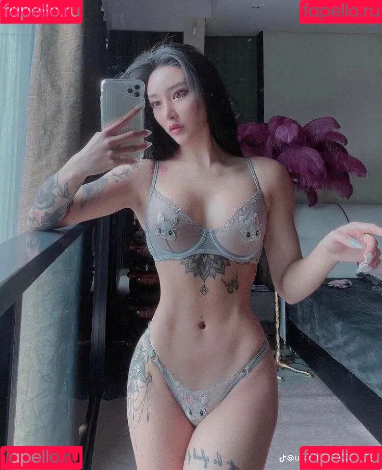 Hitomi Songyuxin Onlyfans Photo Gallery 