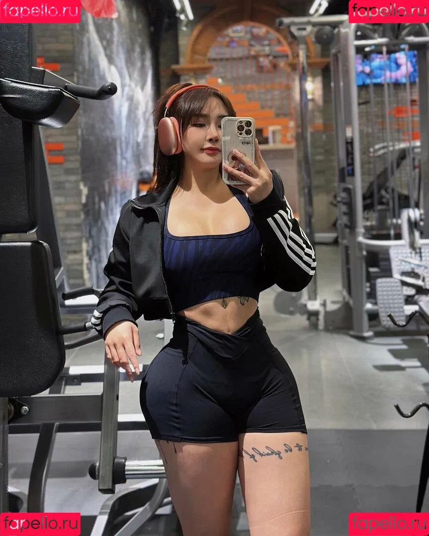 Hitomi Songyuxin Onlyfans Photo Gallery 