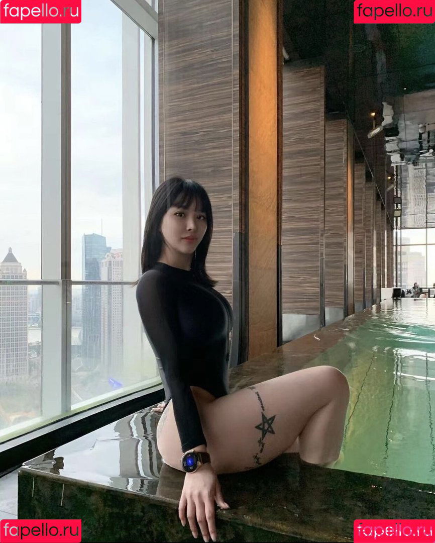 Hitomi Songyuxin Onlyfans Photo Gallery 