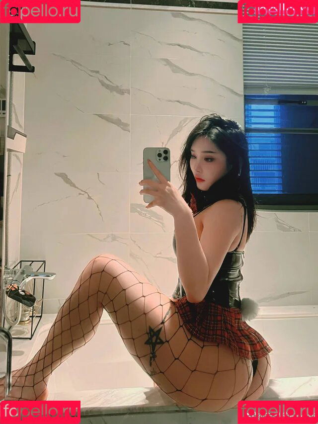 Hitomi Songyuxin Onlyfans Photo Gallery 