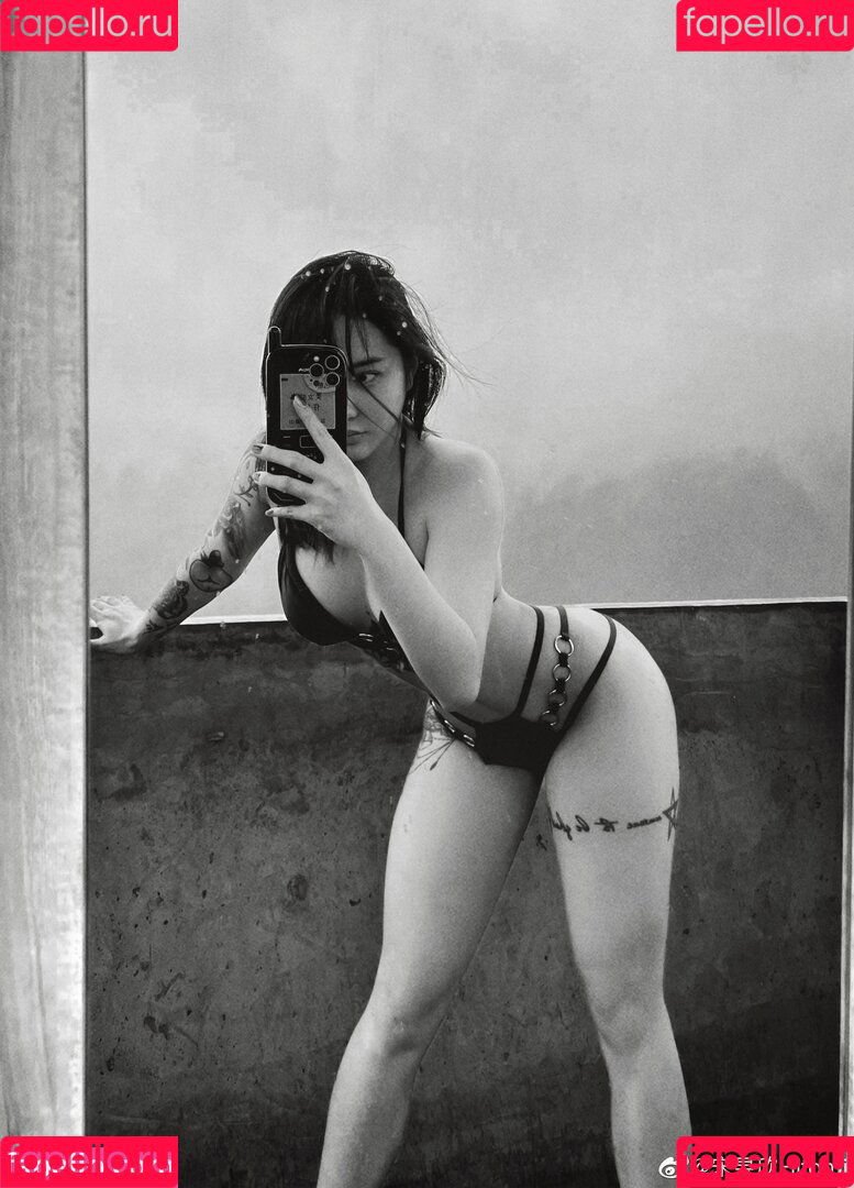 Hitomi Songyuxin Onlyfans Photo Gallery 