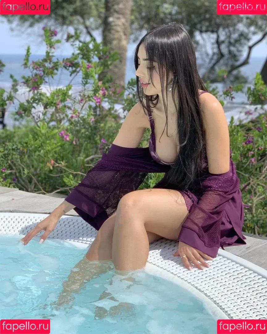 Nyvi Estephan Onlyfans Photo Gallery 