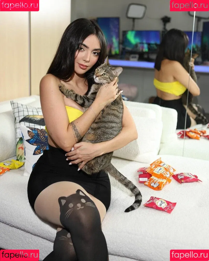 Nyvi Estephan Onlyfans Photo Gallery 