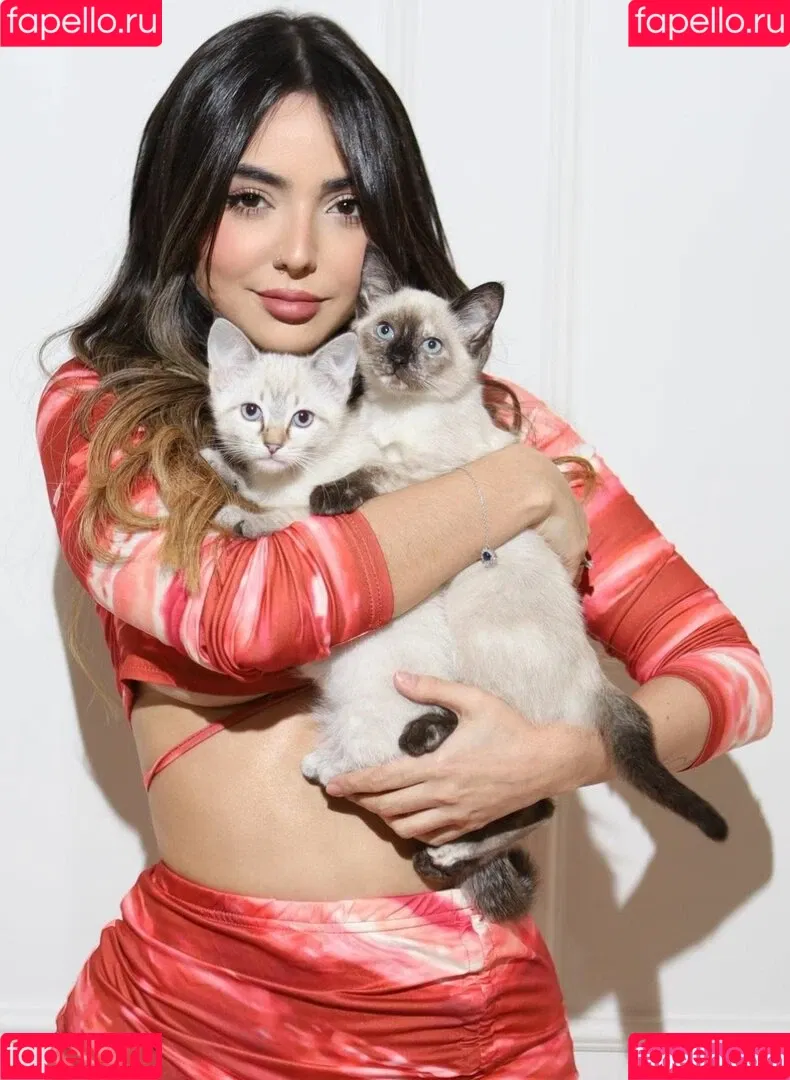 Nyvi Estephan Onlyfans Photo Gallery 