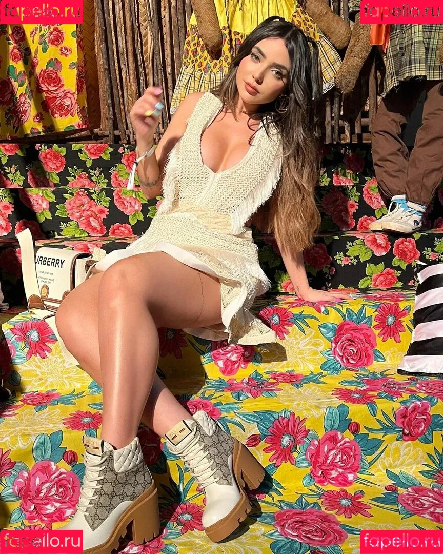 Nyvi Estephan Onlyfans Photo Gallery 