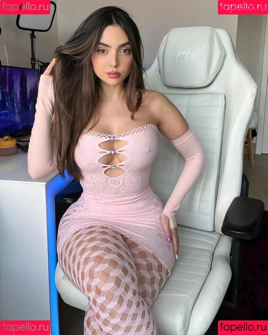 Nyvi Estephan Onlyfans Photo Gallery 