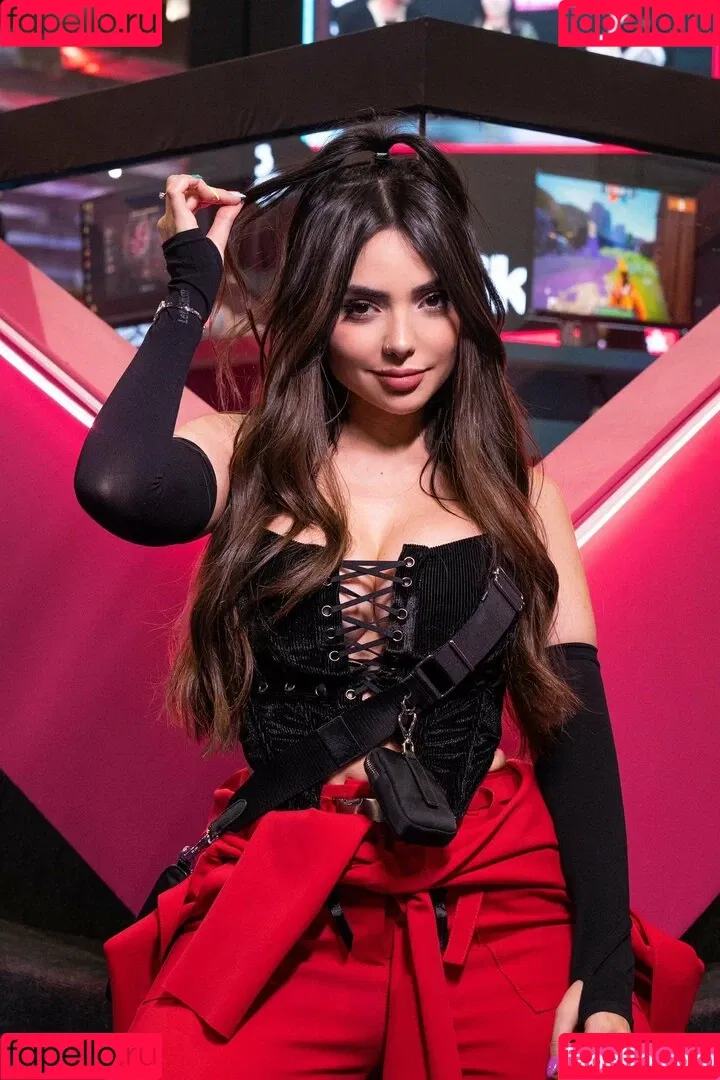 Nyvi Estephan Onlyfans Photo Gallery 